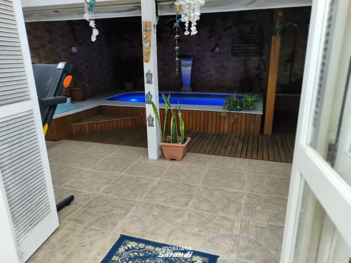 Imagem de Casa três dormitórios uma suíte, pergolado com piscina bairro sarandi Porto Alegre