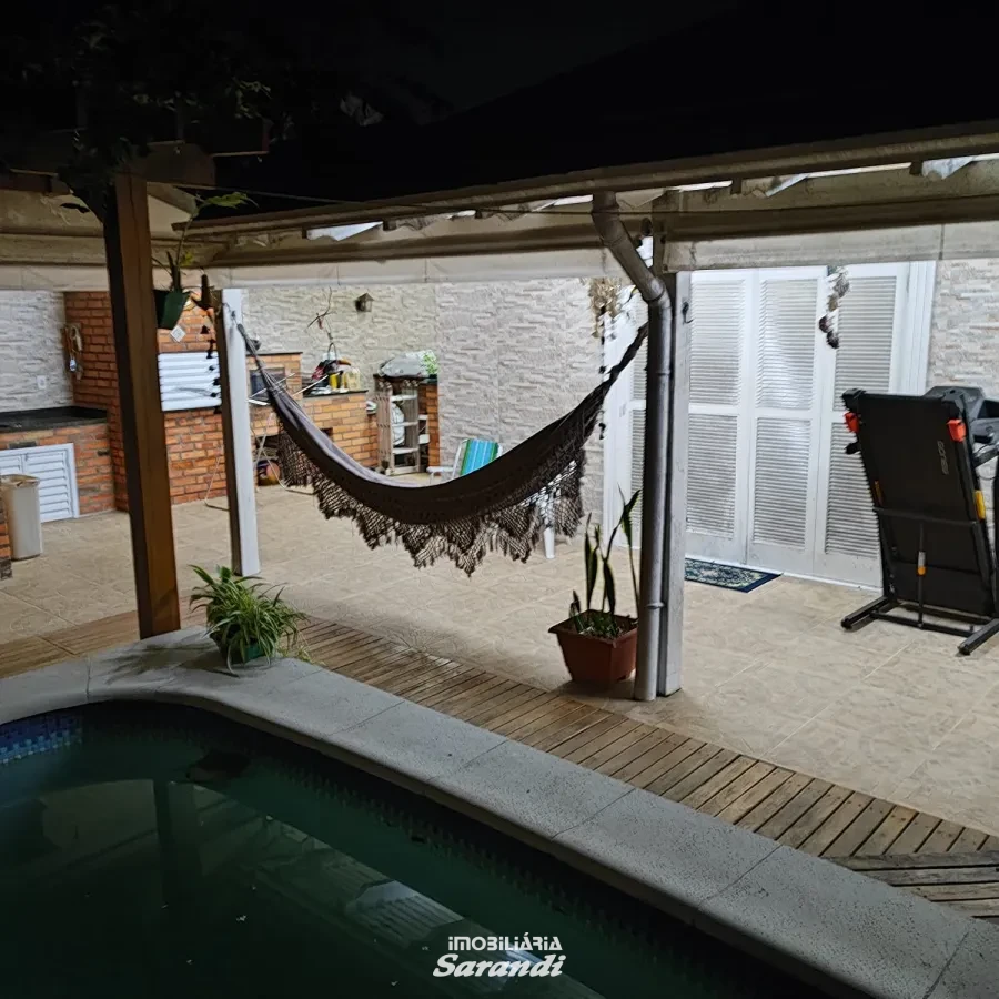 Imagem de Casa três dormitórios uma suíte, pergolado com piscina bairro sarandi Porto Alegre