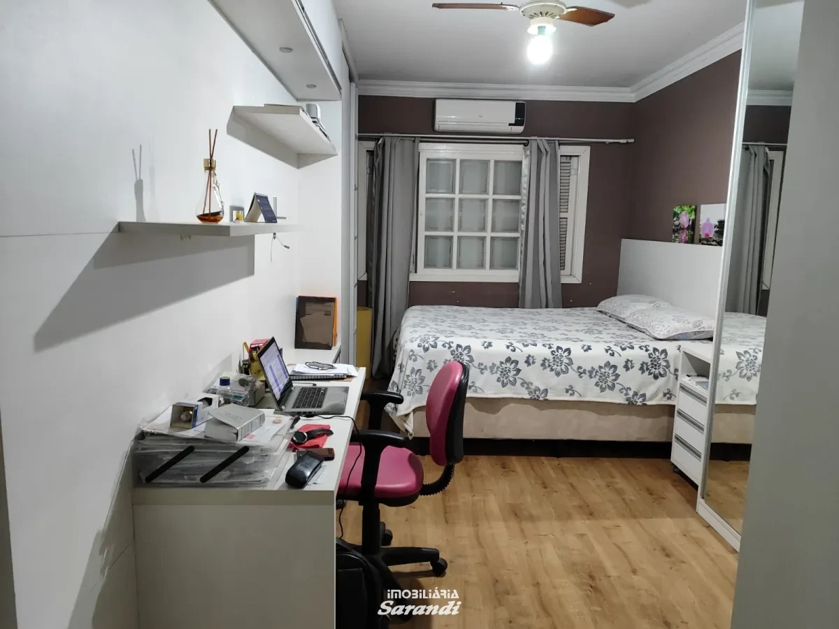 Imagem de Casa três dormitórios uma suíte, pergolado com piscina bairro sarandi Porto Alegre