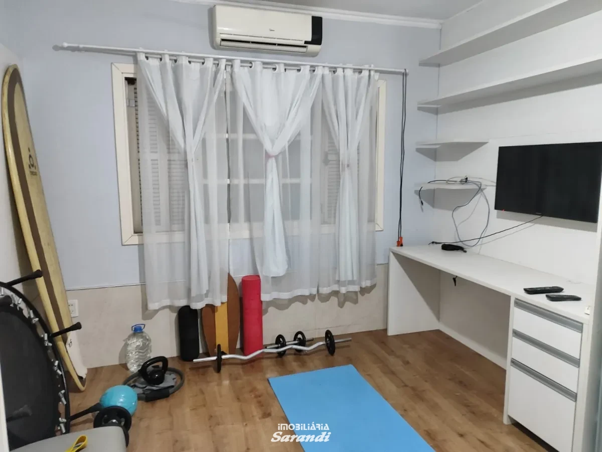 Imagem de Casa três dormitórios uma suíte, pergolado com piscina bairro sarandi Porto Alegre