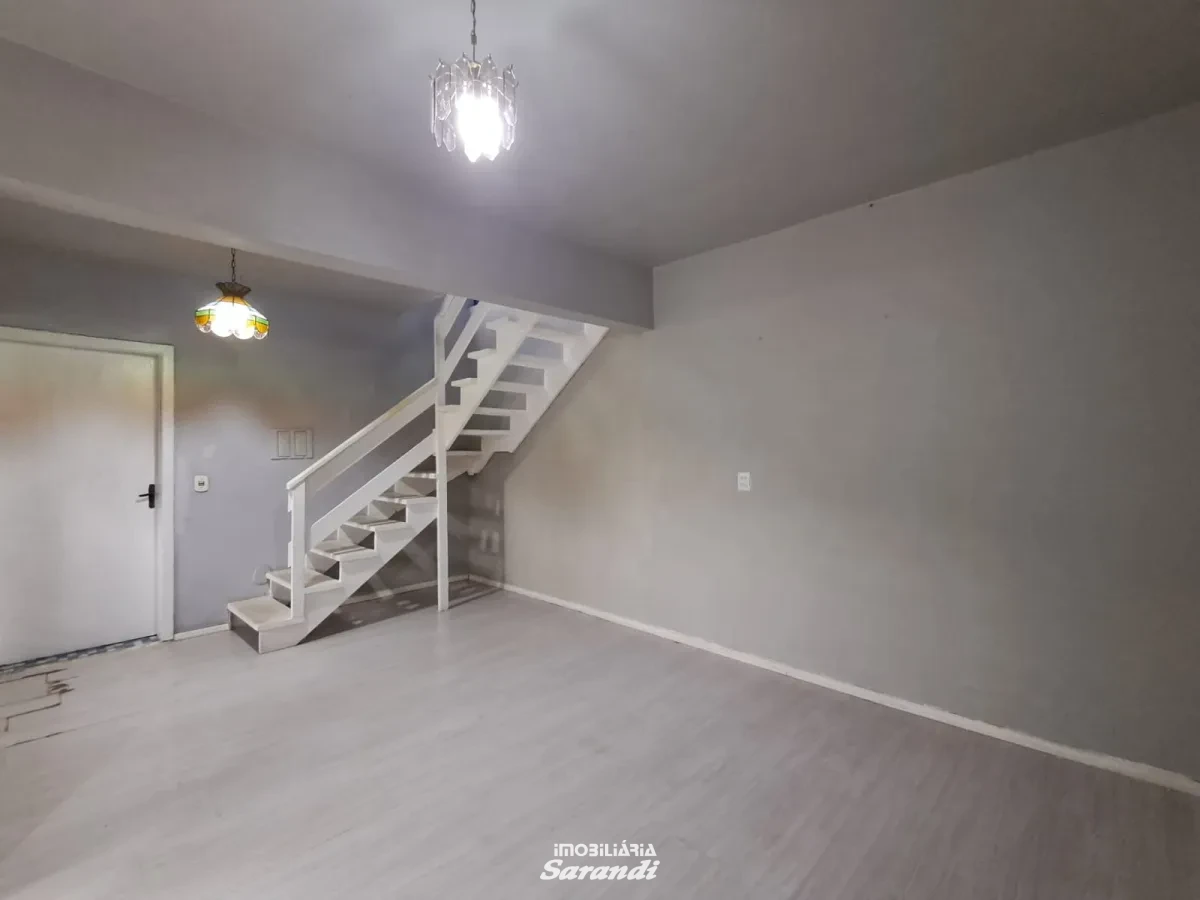 Imagem de Sobrado para locação com 2 dormitórios, sendo um deles suíte - Pátio compartilhado.