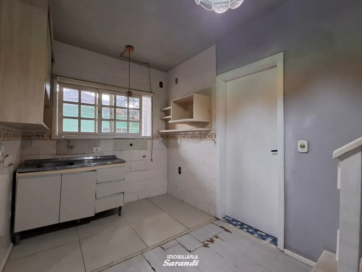 Imagem de Sobrado para locação com 2 dormitórios, sendo um deles suíte - Pátio compartilhado.