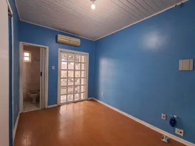 Imagem de Sobrado para locação com 2 dormitórios, sendo um deles suíte - Pátio compartilhado.