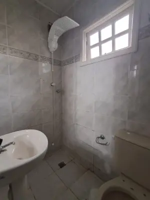 Imagem de Sobrado para locação com 2 dormitórios, sendo um deles suíte - Pátio compartilhado.