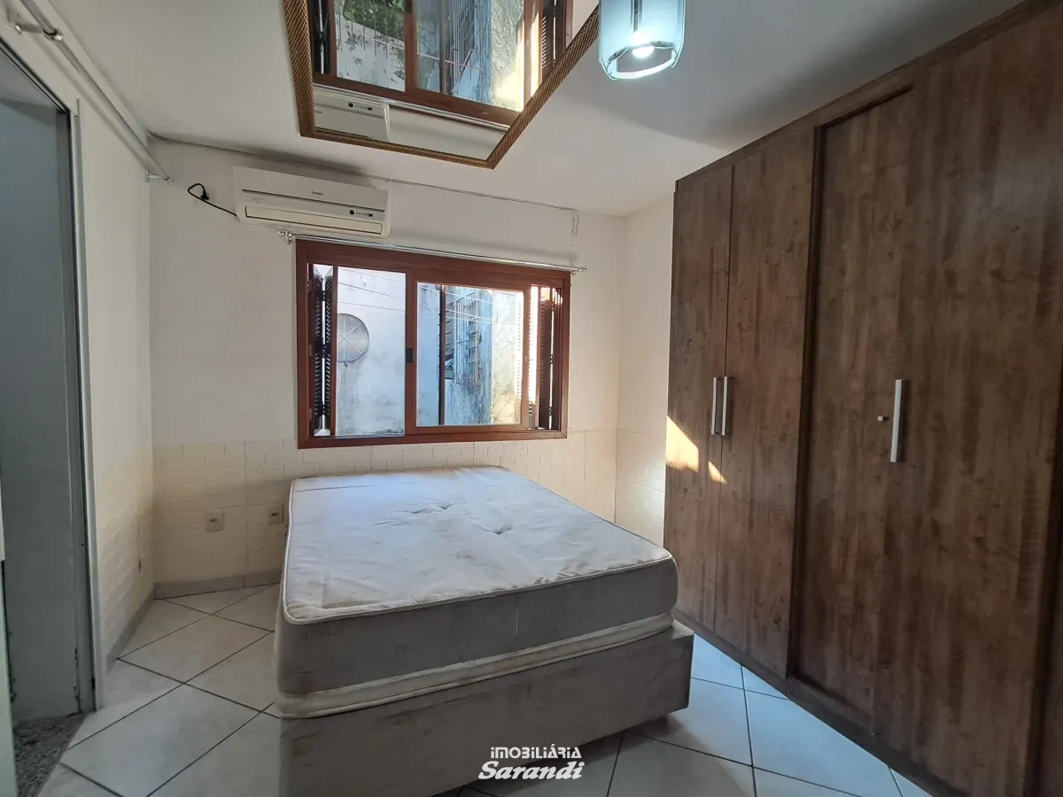 Imagem de Sobrado em condomínio de 3 dormitórios no bairro Sarandi com vaga.