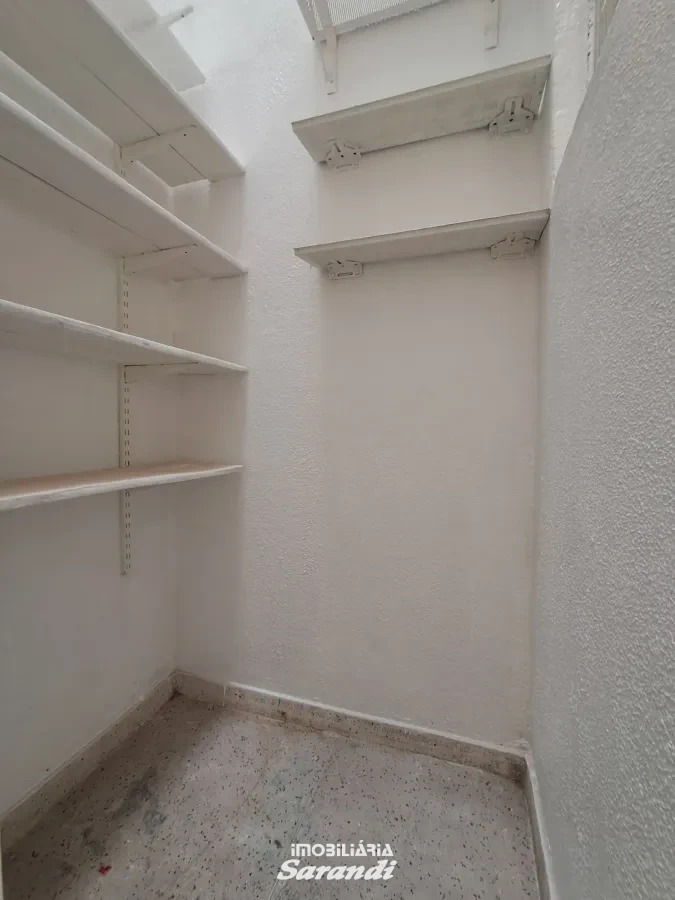Imagem de Apartamento de fundos na Assis Brasil, com fácil acesso a comércio local e transporte.