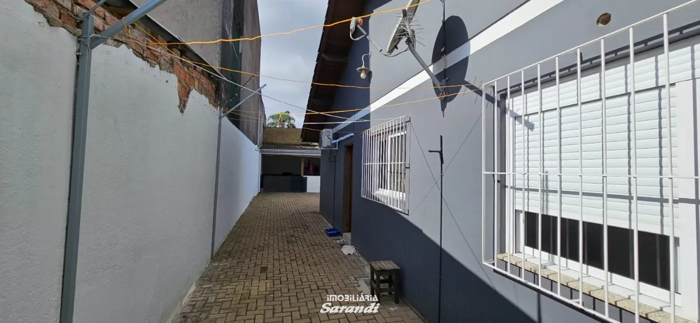 Imagem de Casa de alvenaria financiavel com área de 90,25m² três dormitórios semi mobiliada