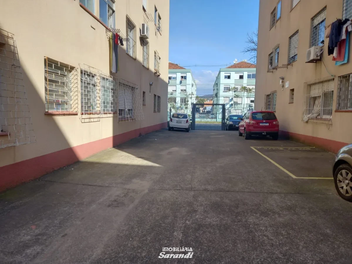 Imagem de Apartamento terreno bairro Leopoldina Porto Alegre com um dormitório e com garagem escriturada