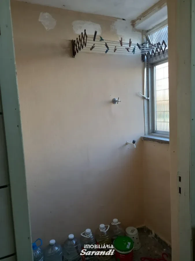 Imagem de Apartamento terreno bairro Leopoldina Porto Alegre com um dormitório e com garagem escriturada