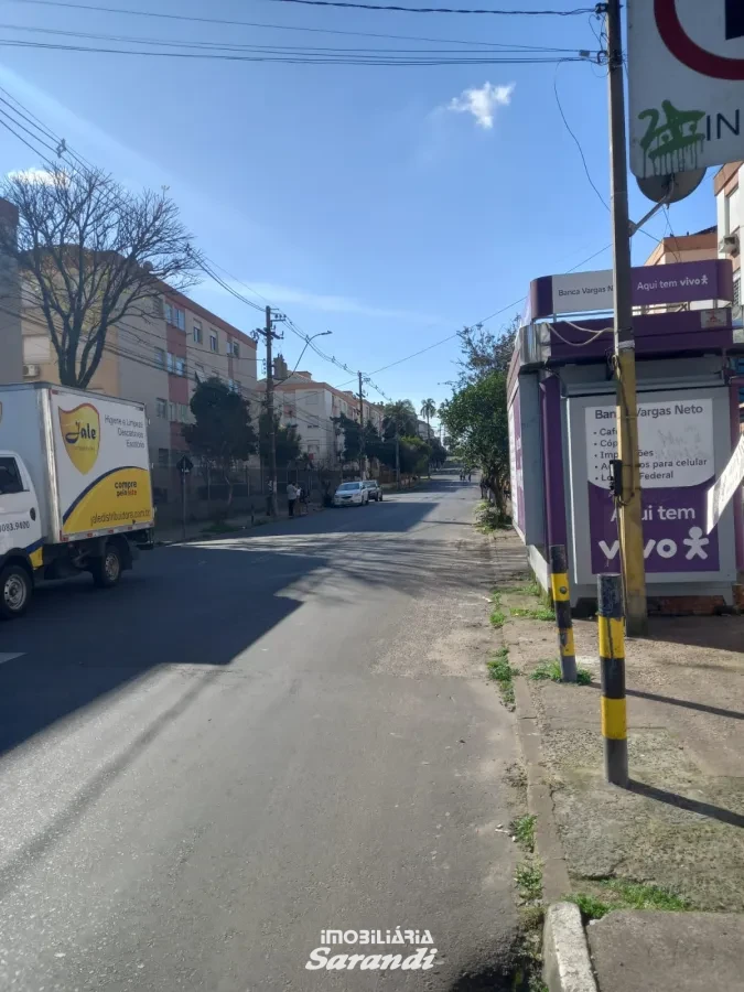 Imagem de Apartamento terreno bairro Leopoldina Porto Alegre com um dormitório e com garagem escriturada