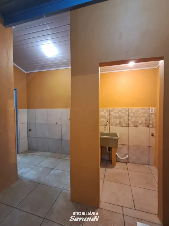 Imagem de Casa alvenaria de 2 dormitórios no bairro Sarandi com vaga