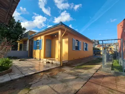 Imagem de Casa alvenaria de 2 dormitórios no bairro Sarandi com vaga