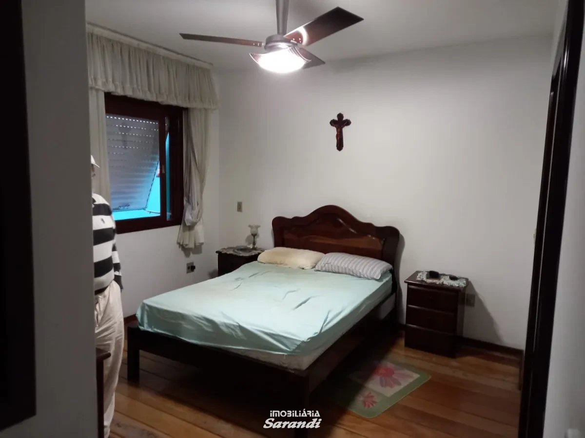 Imagem de Casa de alvenaria com área de 228,75m² com dois dormitórios e uma suíte Jardim sabára Porto Alegre