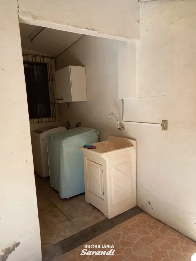 Imagem de Casa de alvenaria na frente com três dormitórios área de  77,00m² e outra nos fundos dois dormitórios área de 60,00m² bairro sarandi Porto Alegre