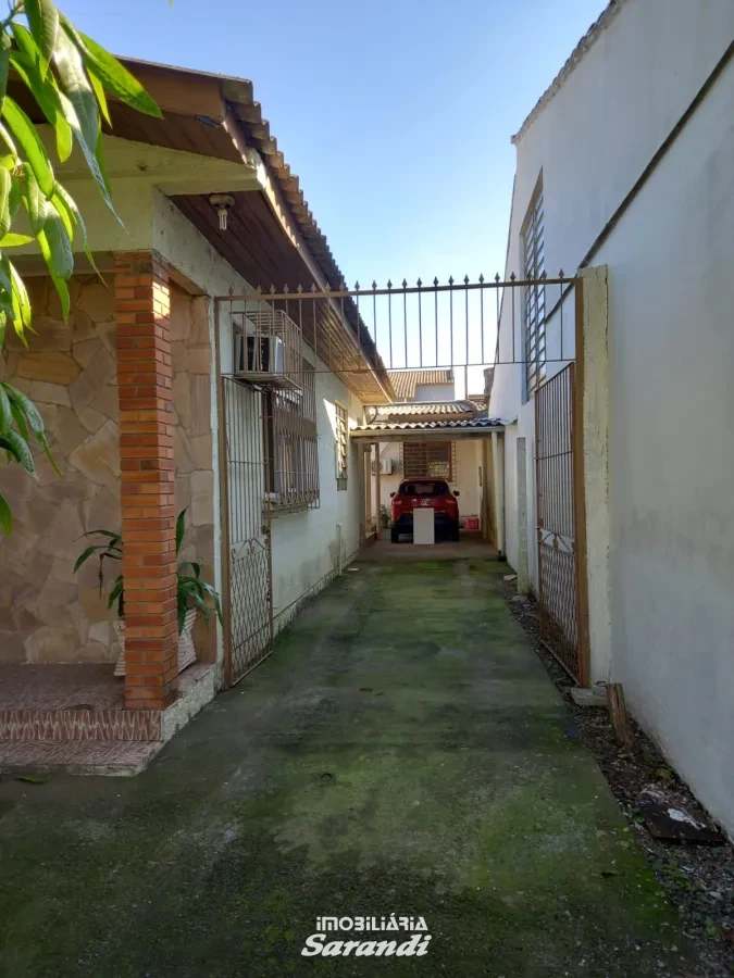 Imagem de Casa de alvenaria na frente com três dormitórios área de  77,00m² e outra nos fundos dois dormitórios área de 60,00m² bairro sarandi Porto Alegre