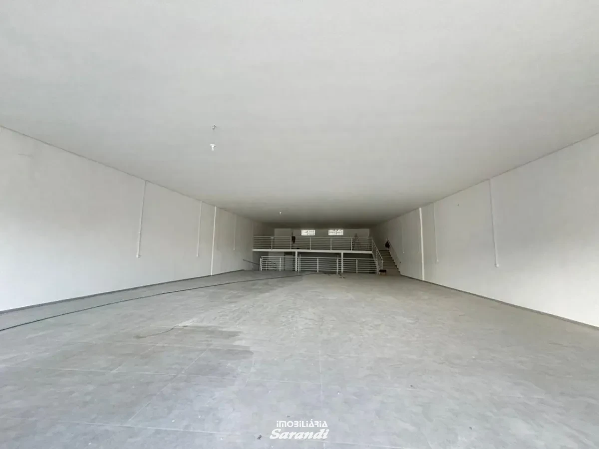 Imagem de Loja comercial com aproximadamente 500 m² com estacionamento para clientes