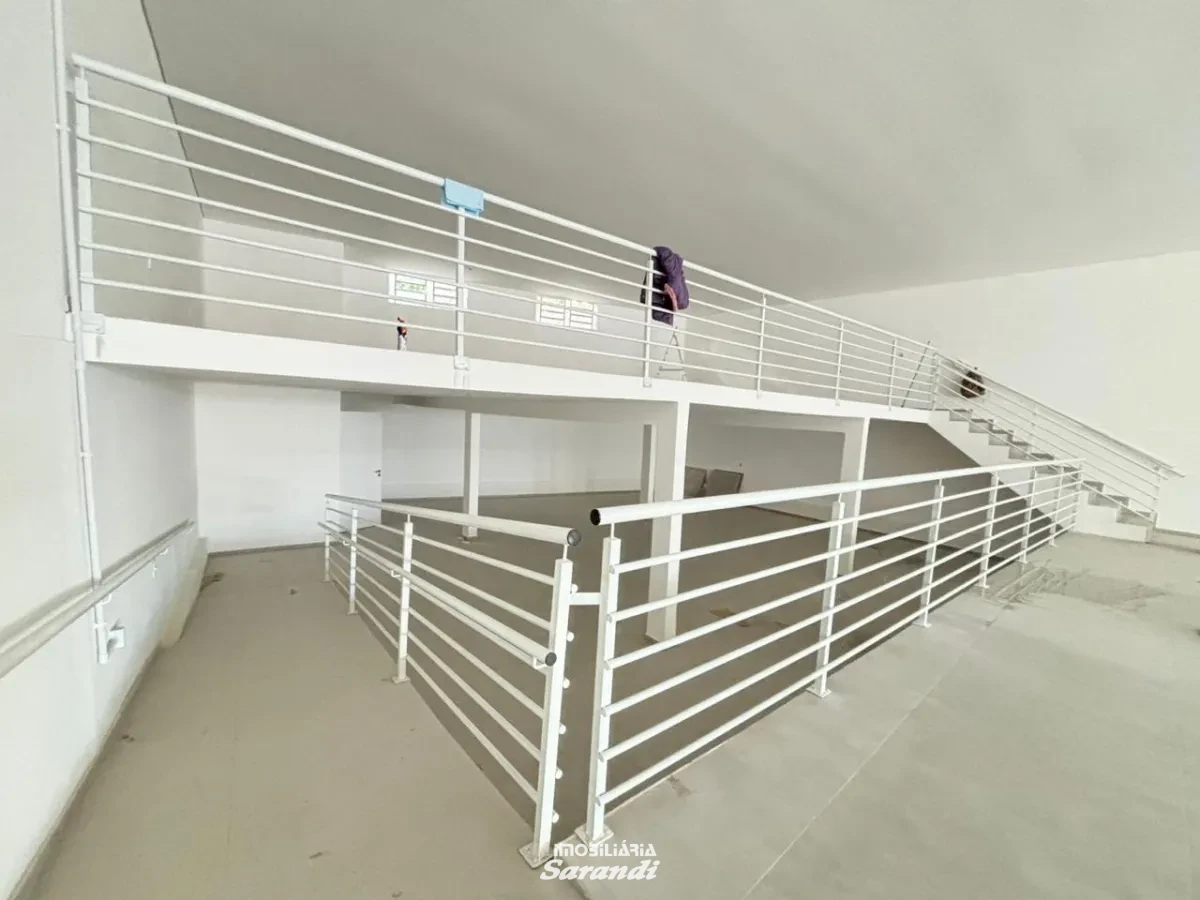 Imagem de Loja comercial com aproximadamente 500 m² com estacionamento para clientes
