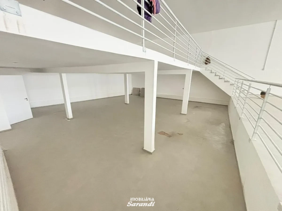 Imagem de Loja comercial com aproximadamente 500 m² com estacionamento para clientes