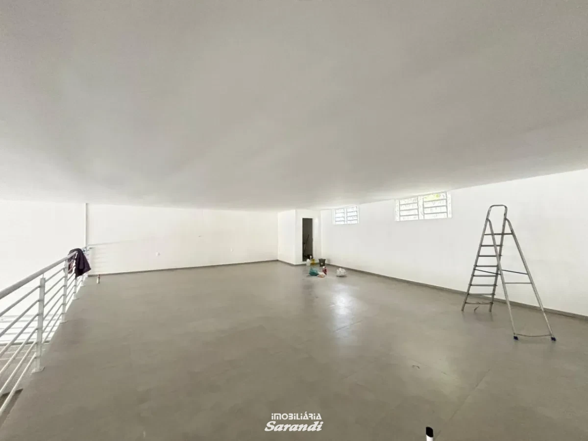 Imagem de Loja comercial com aproximadamente 500 m² com estacionamento para clientes