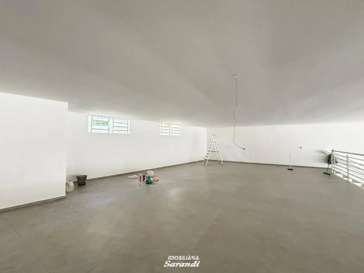 Imagem de Loja comercial com aproximadamente 500 m² com estacionamento para clientes