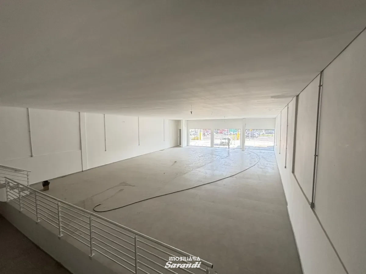 Imagem de Loja comercial com aproximadamente 500 m² com estacionamento para clientes
