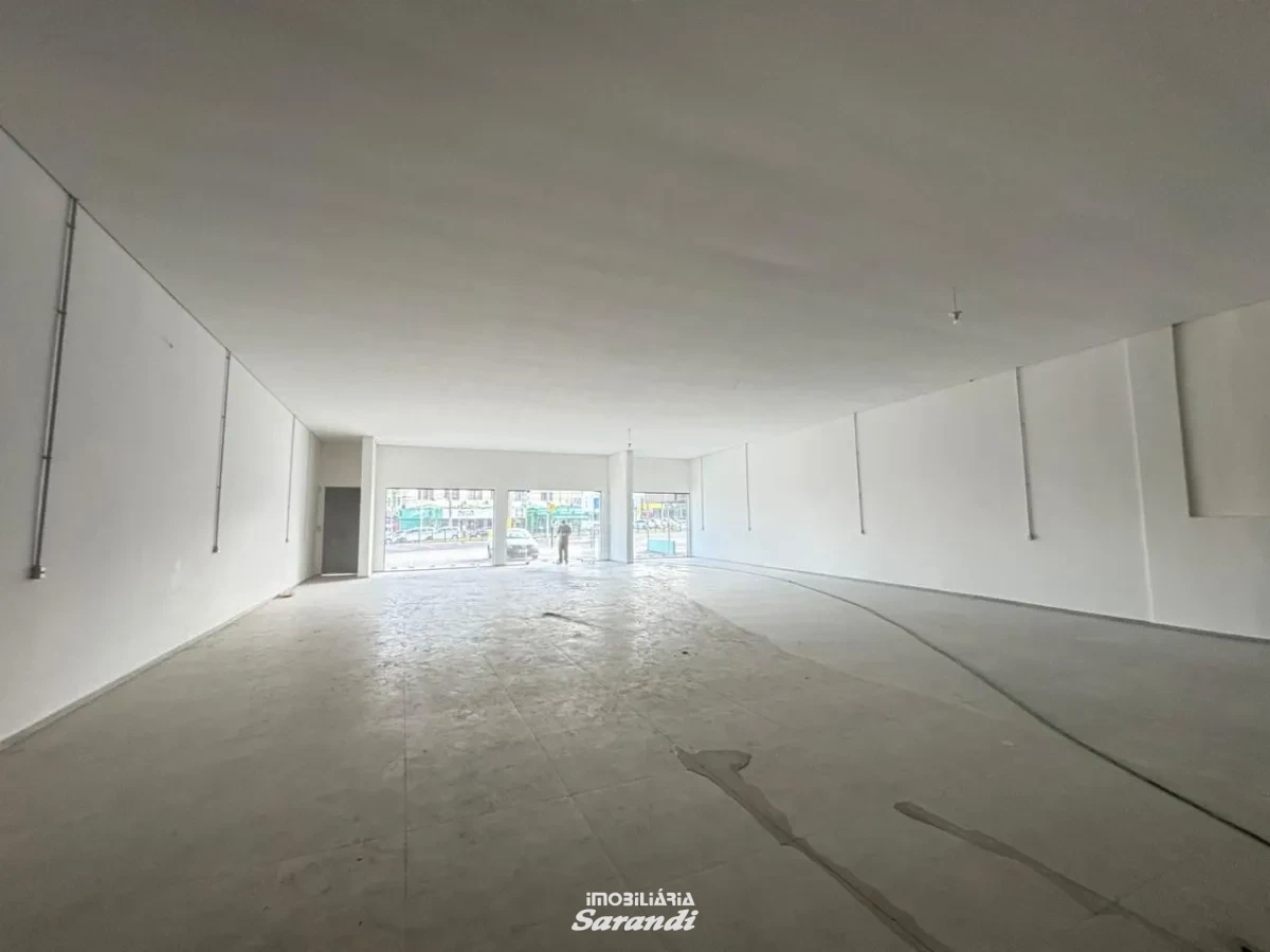 Imagem de Loja comercial com aproximadamente 500 m² com estacionamento para clientes