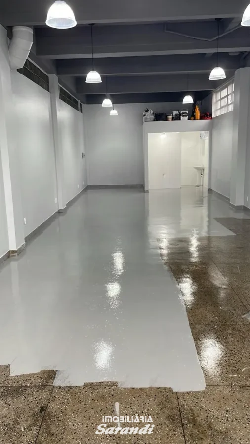 Imagem de Bela loja comercial próxima da avenida Baltazar de Oliveira Garcia com área de 89,,94m² com salão amplo e dois banheiros