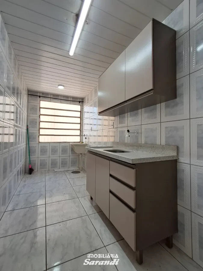 Imagem de Apartamento térreo com 2 dormitórios e vaga de garagem.
