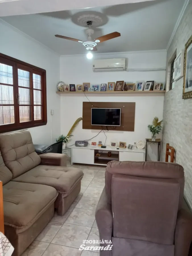 Imagem de Casa reformada com três dormitórios bairro sarandi Porto Alegre