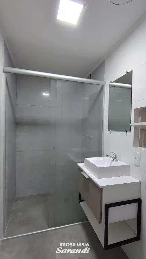 Imagem de Apartamento de três dormitórios com garagem coberta, que ACEITA VENDA POR COMPRA ASSISTIDA.