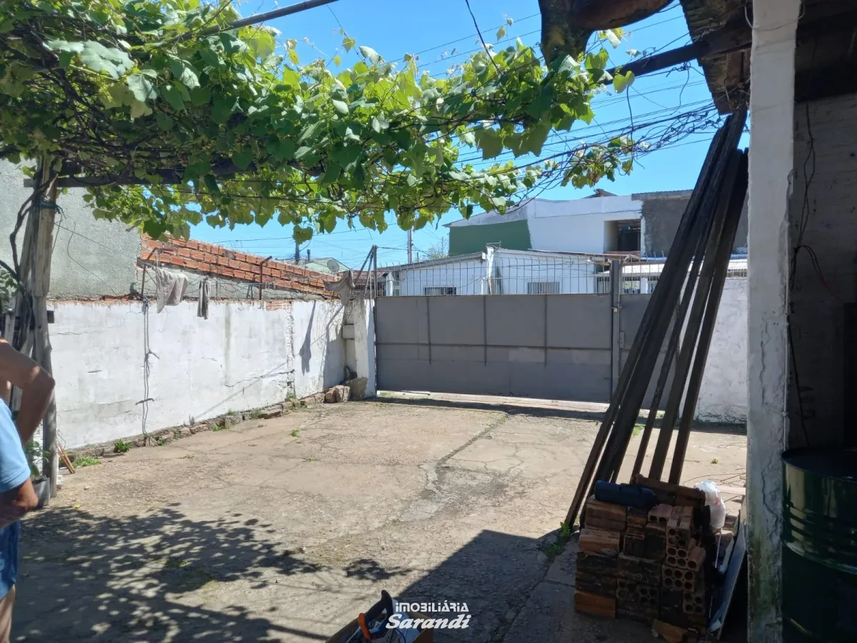 Imagem de Galpão construído em terreno de 300,00m² com espaço para estacionamento na frente bairro Sarandi porto Alegre