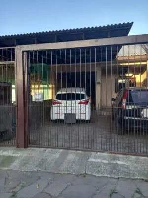 Imagem de Casa de alvenaria com três dormitórios bairro  Santa Rosa de Lima Porto Alegre