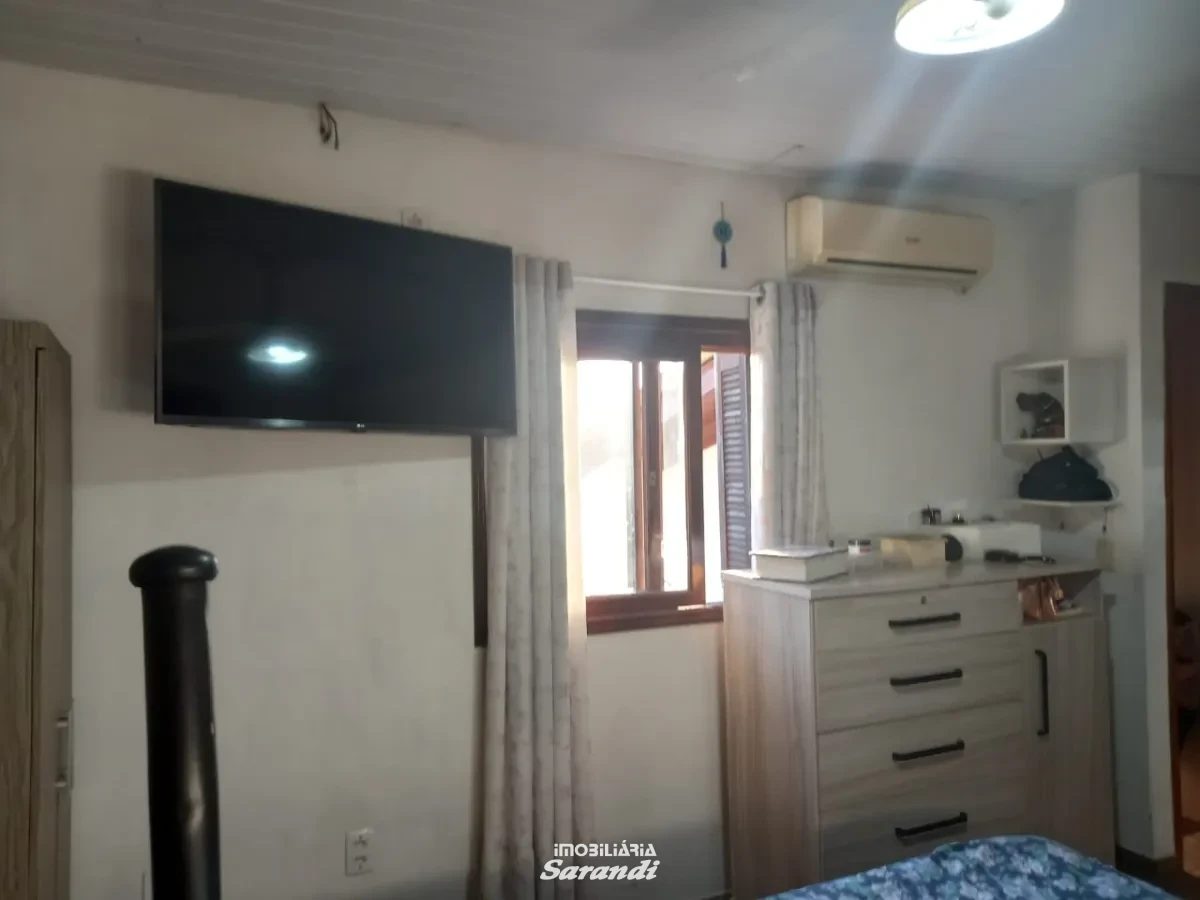 Imagem de Casa de alvenaria com três dormitórios bairro  Santa Rosa de Lima Porto Alegre