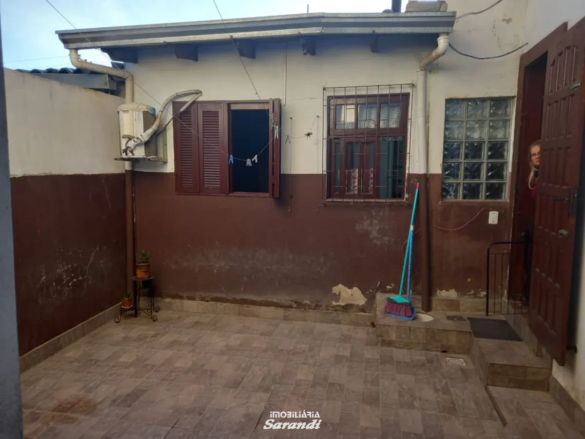 Imagem de Casa de alvenaria com três dormitórios bairro  Santa Rosa de Lima Porto Alegre