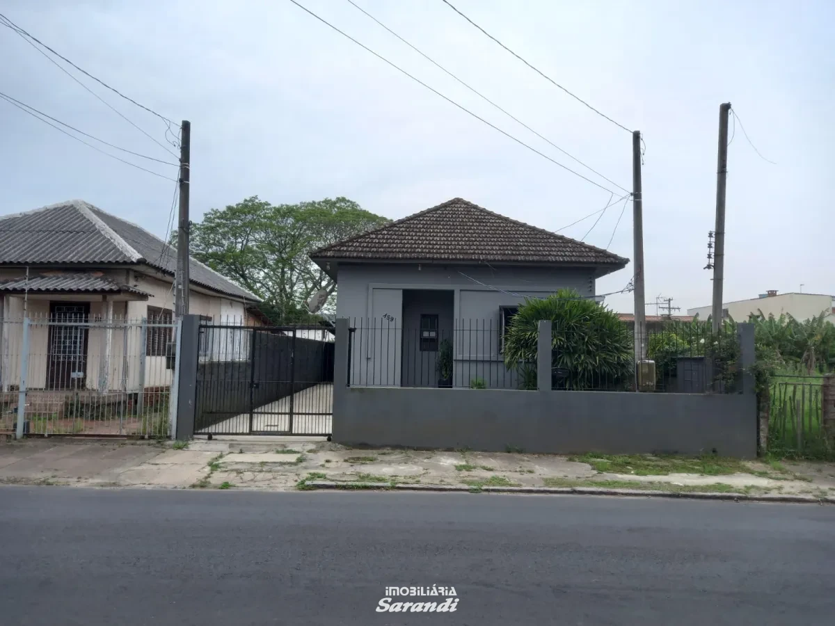 Imagem de Casa de alvenaria localizada a três quadras da avenida Assis Brasil com dois dormitórios