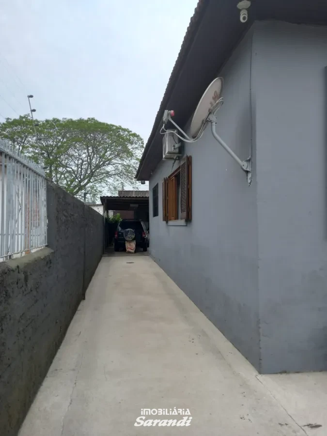 Imagem de Casa de alvenaria localizada a três quadras da avenida Assis Brasil com dois dormitórios