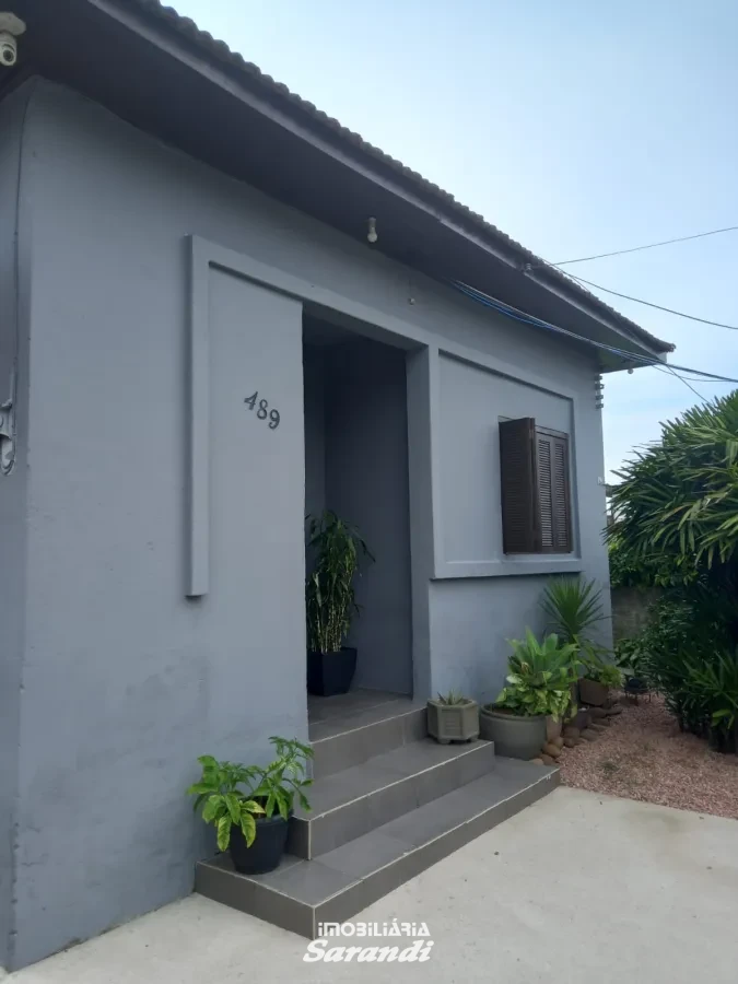 Imagem de Casa de alvenaria localizada a três quadras da avenida Assis Brasil com dois dormitórios
