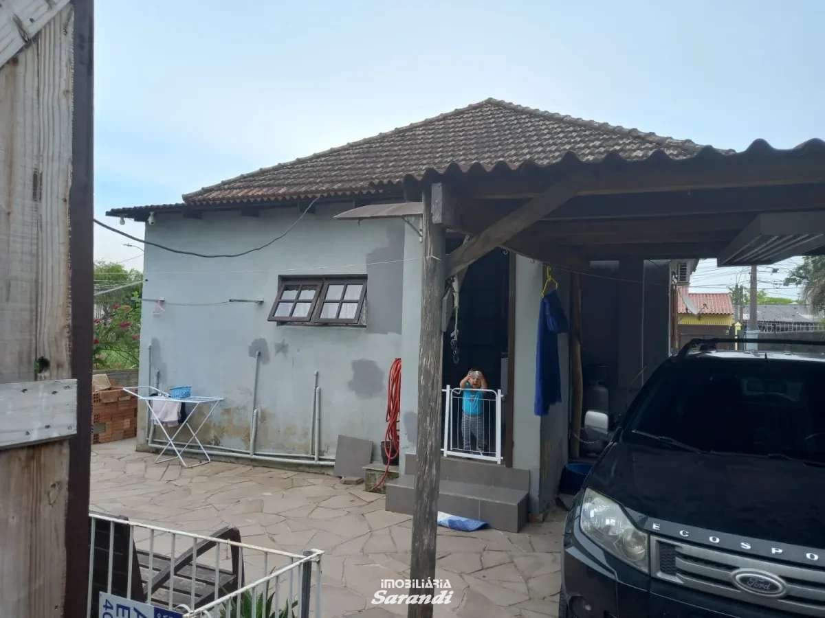 Imagem de Casa de alvenaria localizada a três quadras da avenida Assis Brasil com dois dormitórios