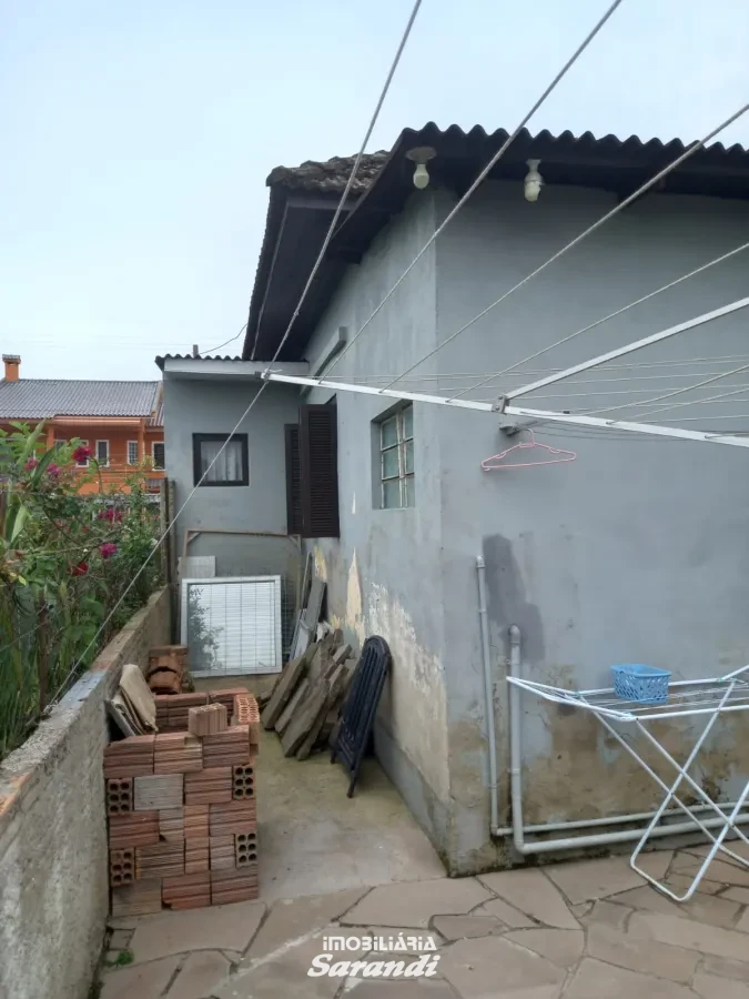 Imagem de Casa de alvenaria localizada a três quadras da avenida Assis Brasil com dois dormitórios