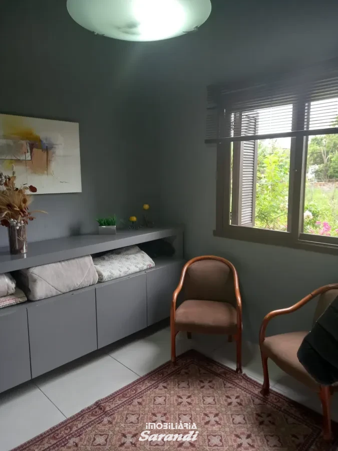 Imagem de Casa de alvenaria localizada a três quadras da avenida Assis Brasil com dois dormitórios