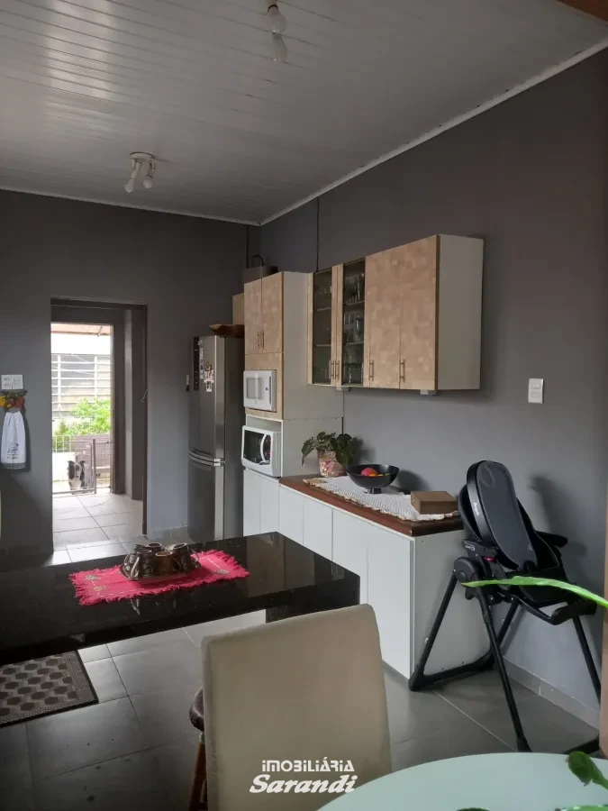 Imagem de Casa de alvenaria localizada a três quadras da avenida Assis Brasil com dois dormitórios