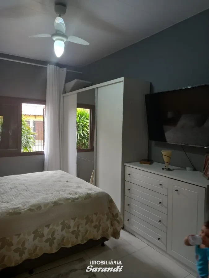 Imagem de Casa de alvenaria localizada a três quadras da avenida Assis Brasil com dois dormitórios