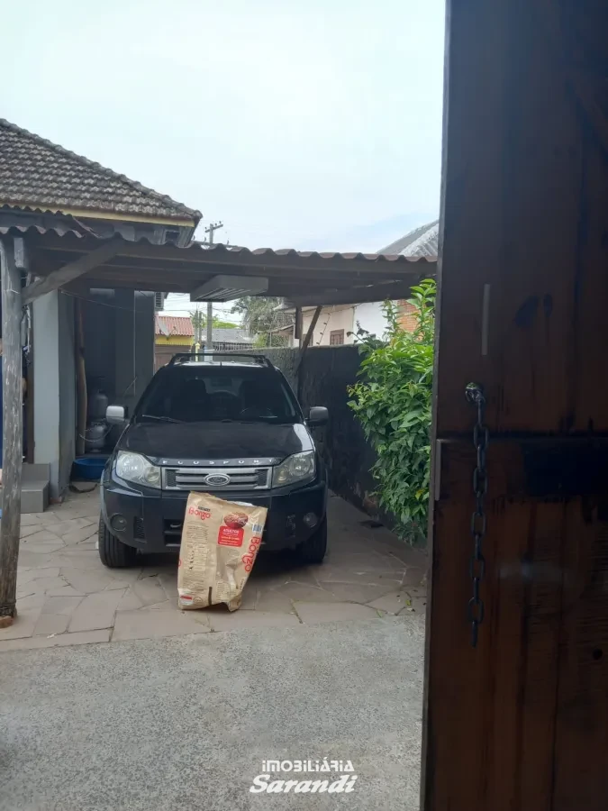 Imagem de Casa de alvenaria localizada a três quadras da avenida Assis Brasil com dois dormitórios