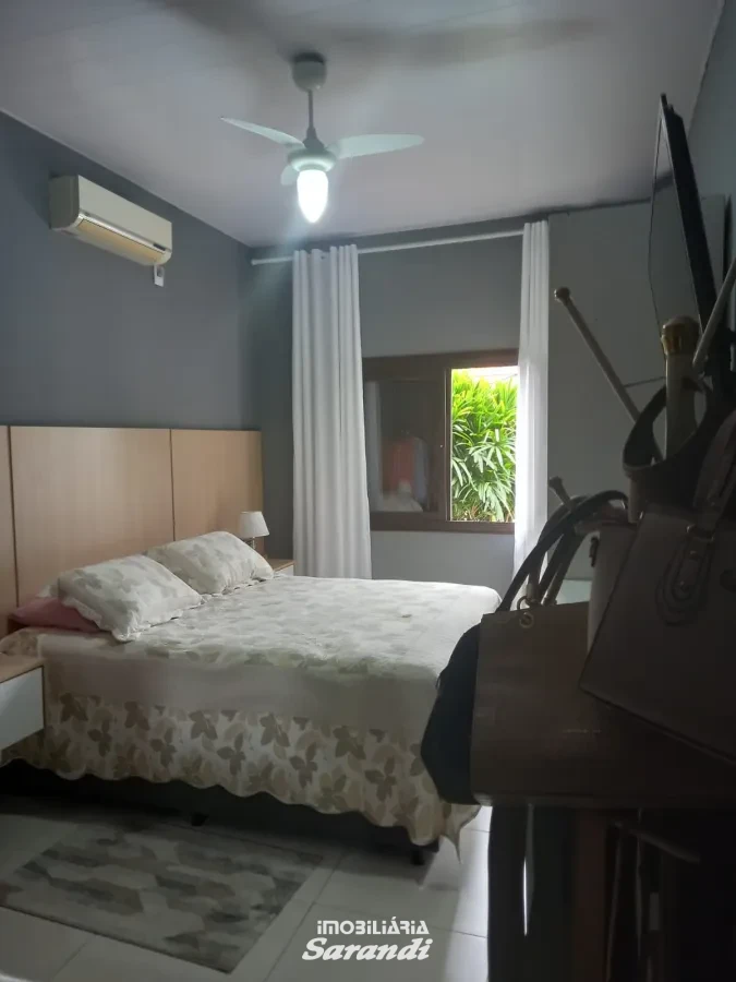 Imagem de Casa de alvenaria localizada a três quadras da avenida Assis Brasil com dois dormitórios