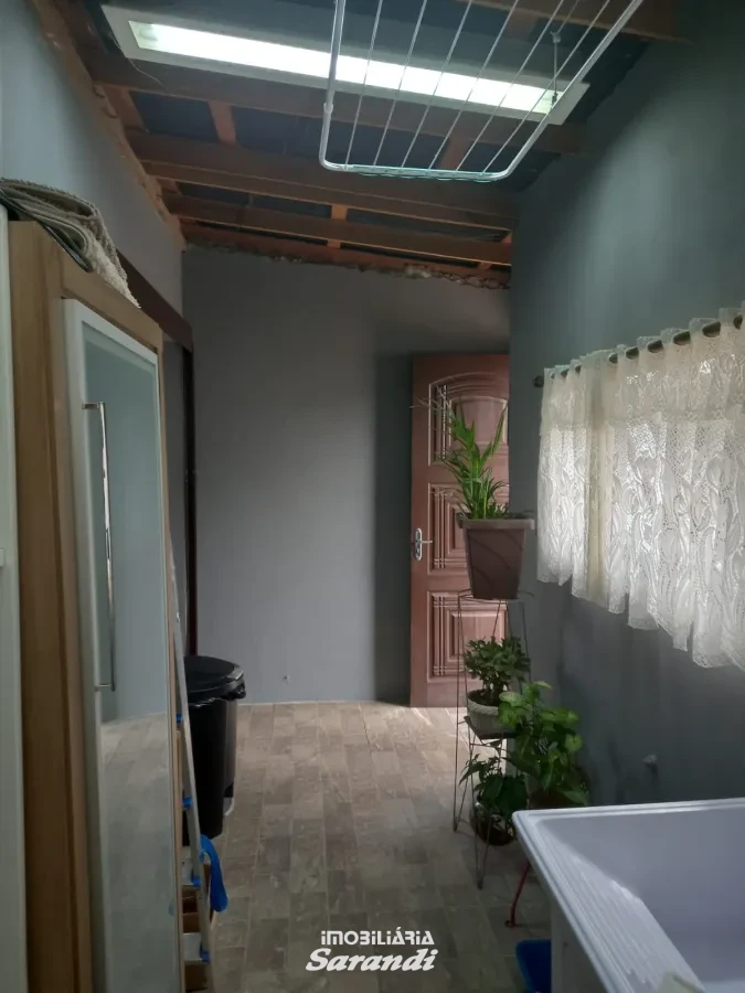 Imagem de Casa de alvenaria localizada a três quadras da avenida Assis Brasil com dois dormitórios