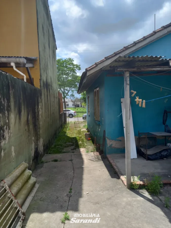 Imagem de Duas Casas de alvenaria construídas no terreno ambas com dois dormitórios e demais peças bairro sarandi Porto Alegre