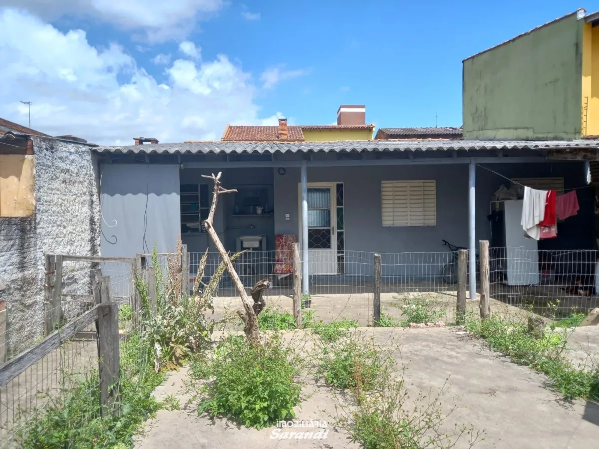 Imagem de Duas Casas de alvenaria construídas no terreno ambas com dois dormitórios e demais peças bairro sarandi Porto Alegre