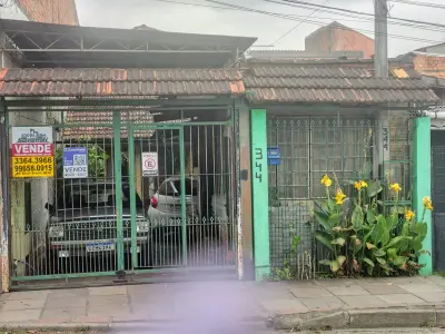 Imagem de Casa de Alvenaria com três dormitórios com garagem situada no bairro Costa e Silva Porto Alegre