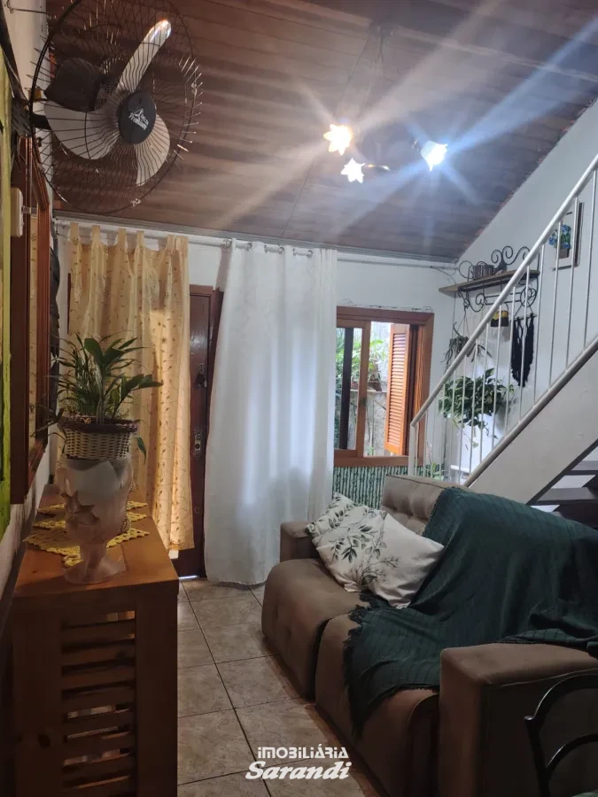 Imagem de Casa de Alvenaria com três dormitórios com garagem situada no bairro Costa e Silva Porto Alegre
