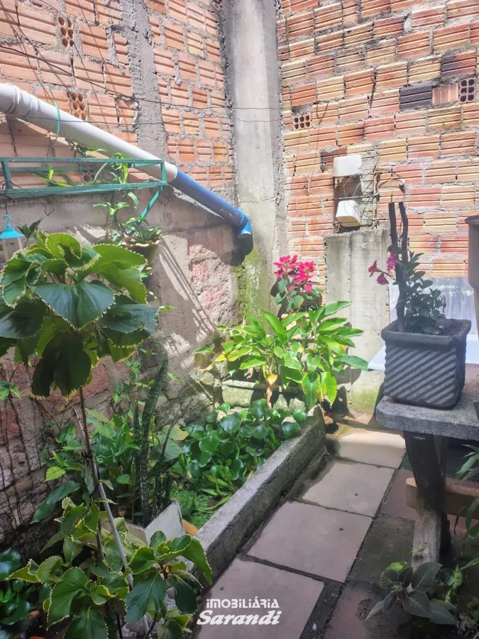 Imagem de Casa de Alvenaria com três dormitórios com garagem situada no bairro Costa e Silva Porto Alegre